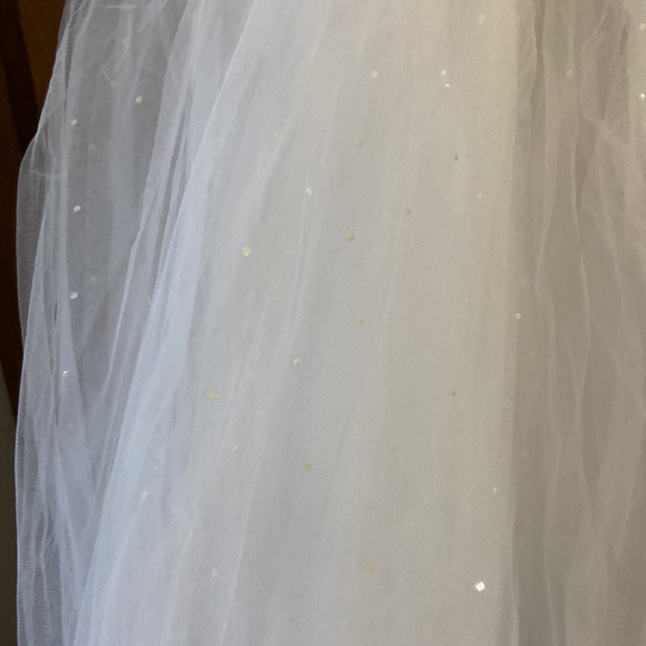 David’s Bridal Wedding Dress Size 6 - Picture 4 of 14